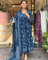 *New arrival 💓💓*
*Look straight out of a dreamy movie set as  you turn around and walk in this elegant flaired suit ! The perfect of traditional wear*